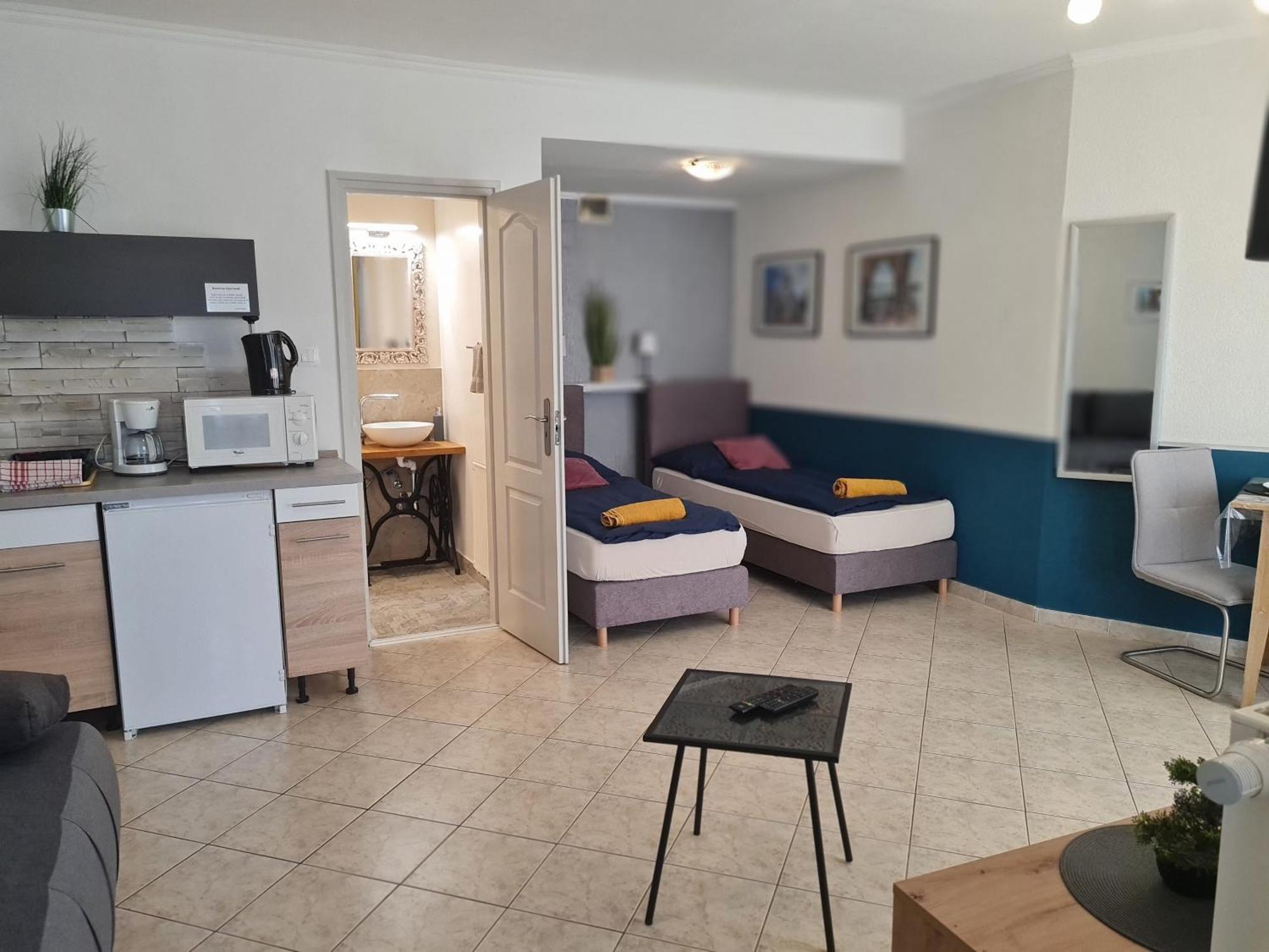 Csever Apartman Tata Luaran gambar