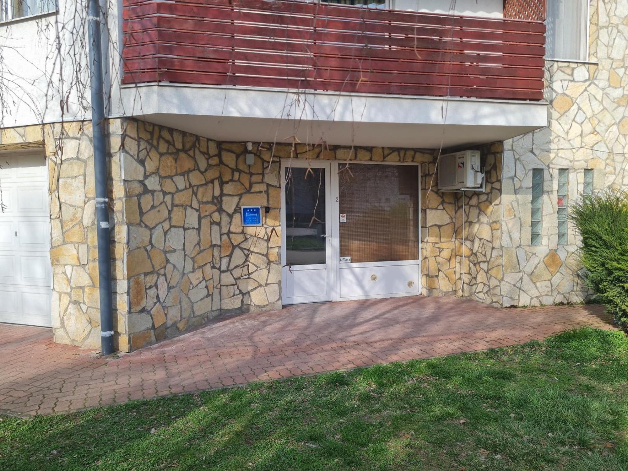 Csever Apartman Tata Luaran gambar